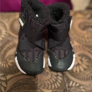 Black Winter Boots with Fur Lining